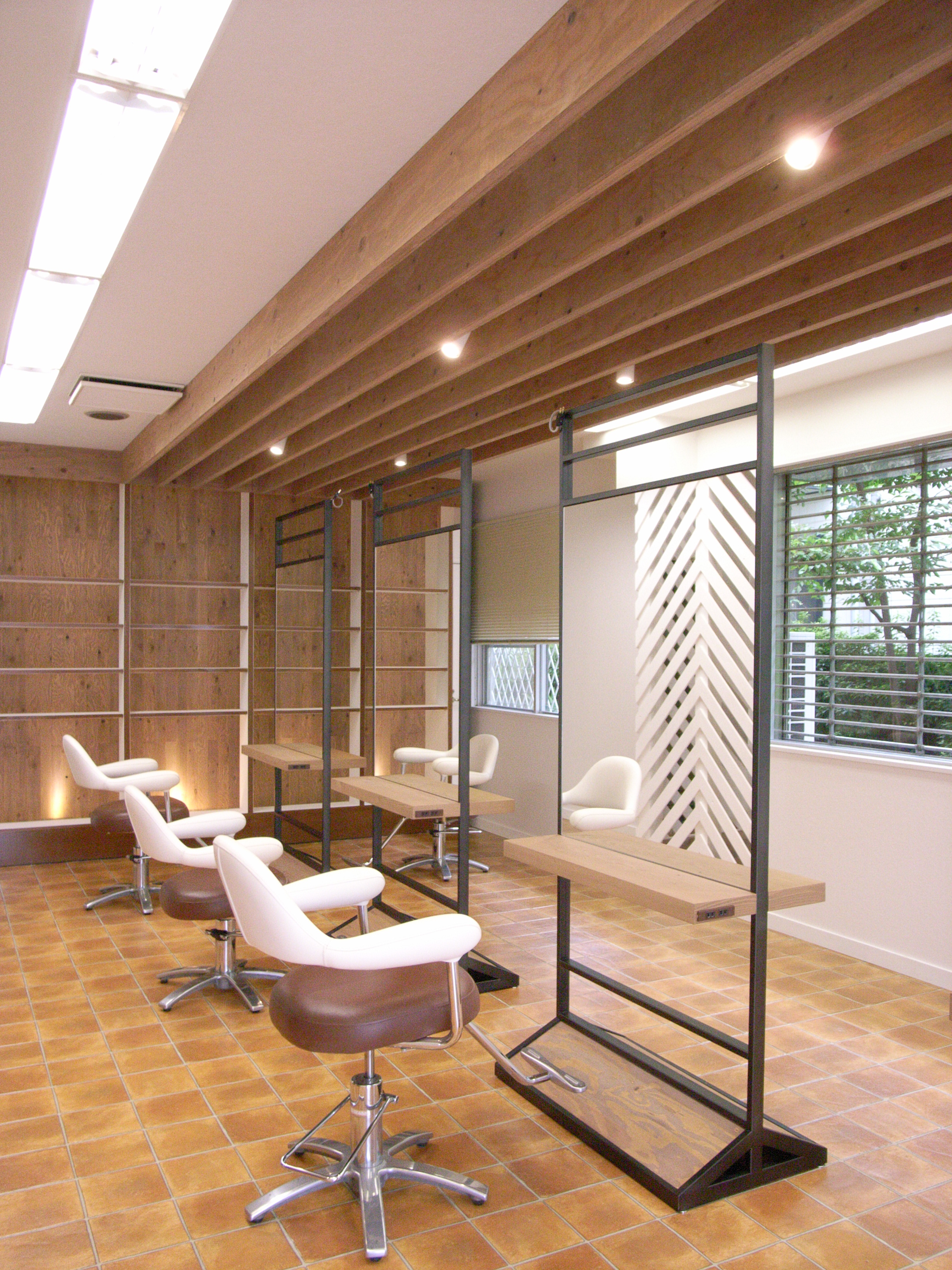 大阪府の美容室・美容院・ヘアサロンの内装デザイン事例(株式会社 スーパースタンダード) 大阪府の美容室・美容院・ヘアサロンの内装デザイン事例(株式会社 スーパースタンダード)