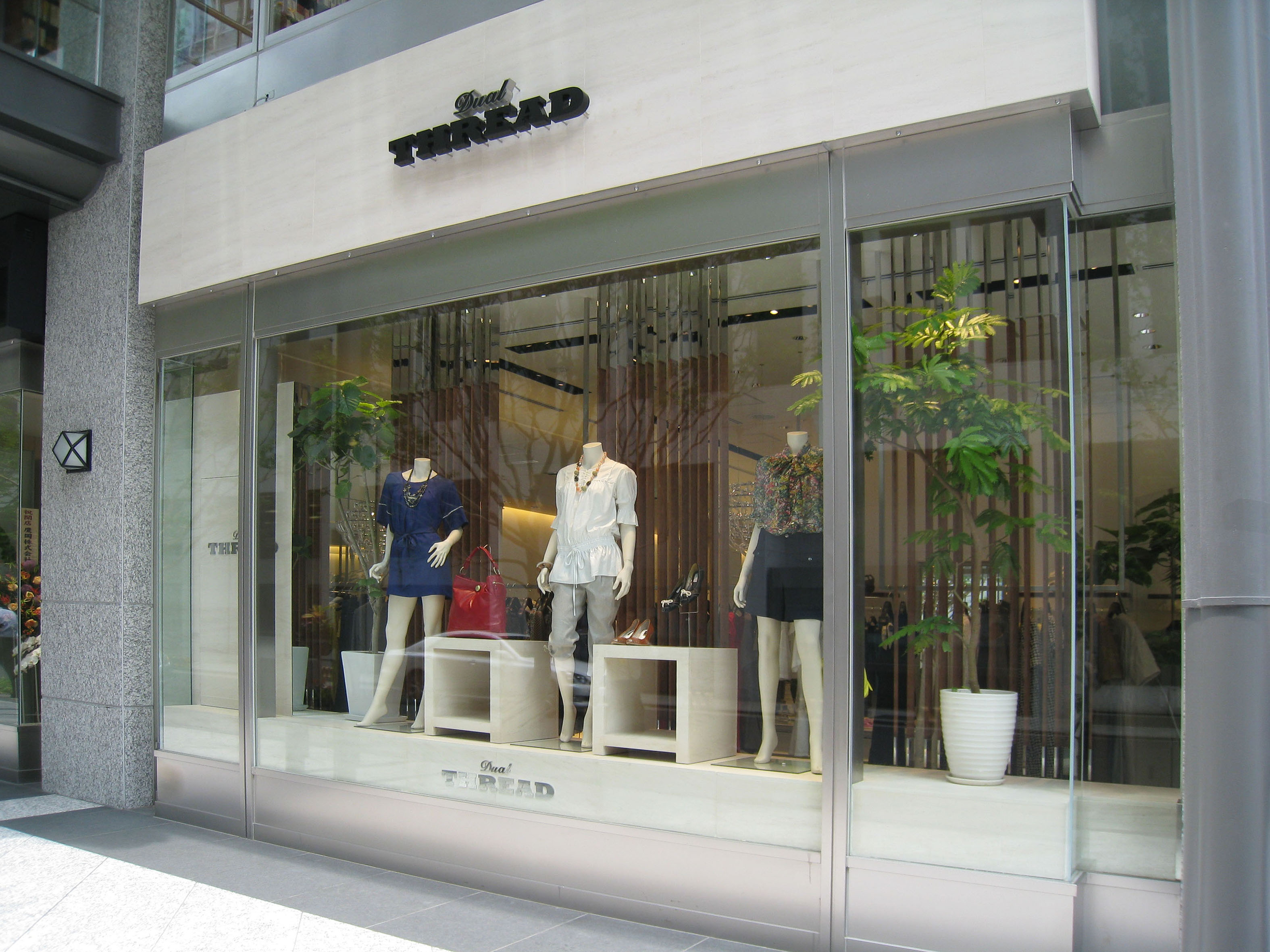 大阪府のアパレル・ファッションブランドの内装デザイン事例(株式会社 スーパースタンダード) 大阪府のアパレル・ファッションブランドの内装デザイン事例(株式会社 スーパースタンダード)