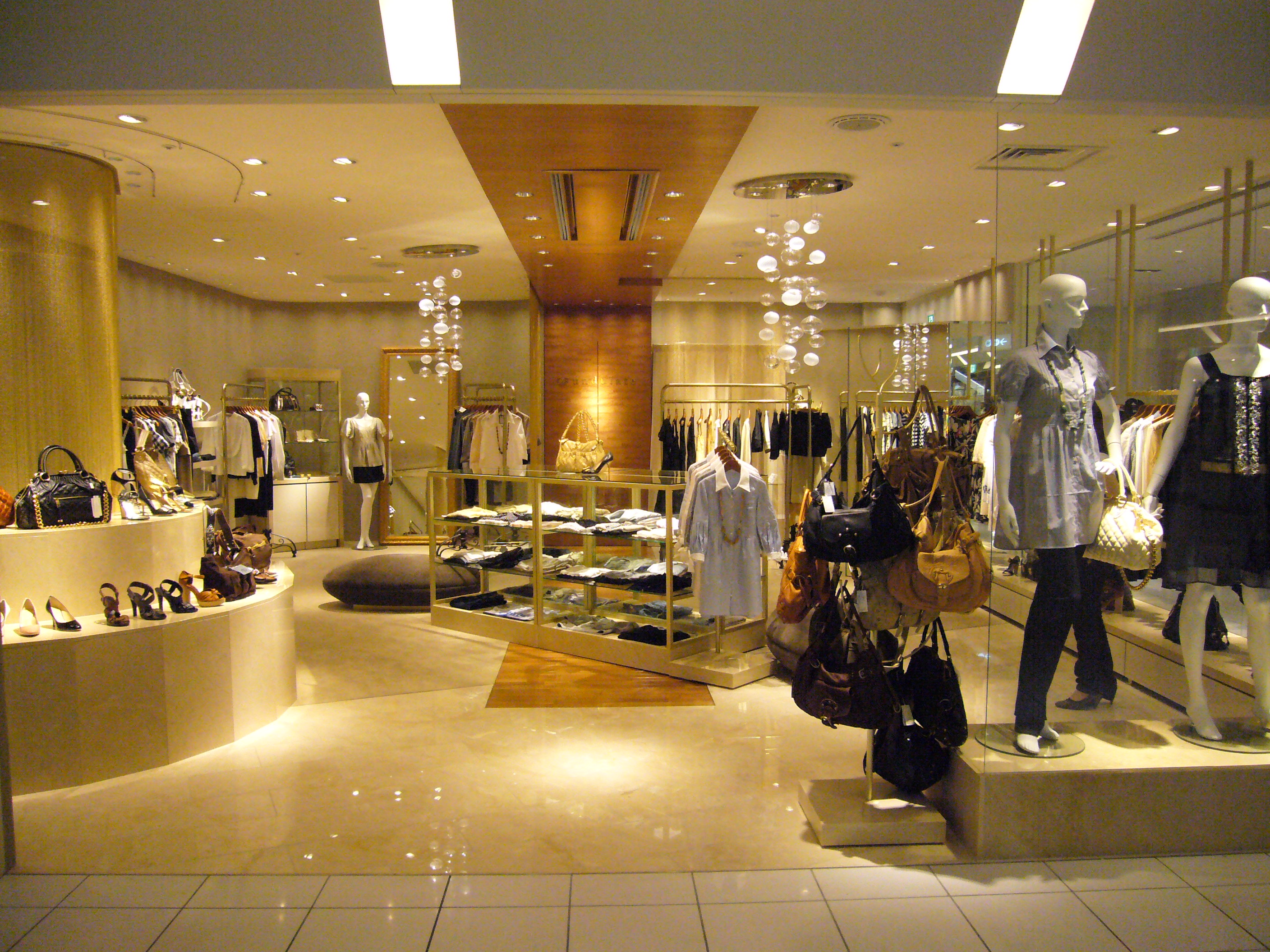 東京都のアパレル・ファッションブランドの内装デザイン事例(株式会社 スーパースタンダード) 東京都のアパレル・ファッションブランドの内装デザイン事例(株式会社 スーパースタンダード)